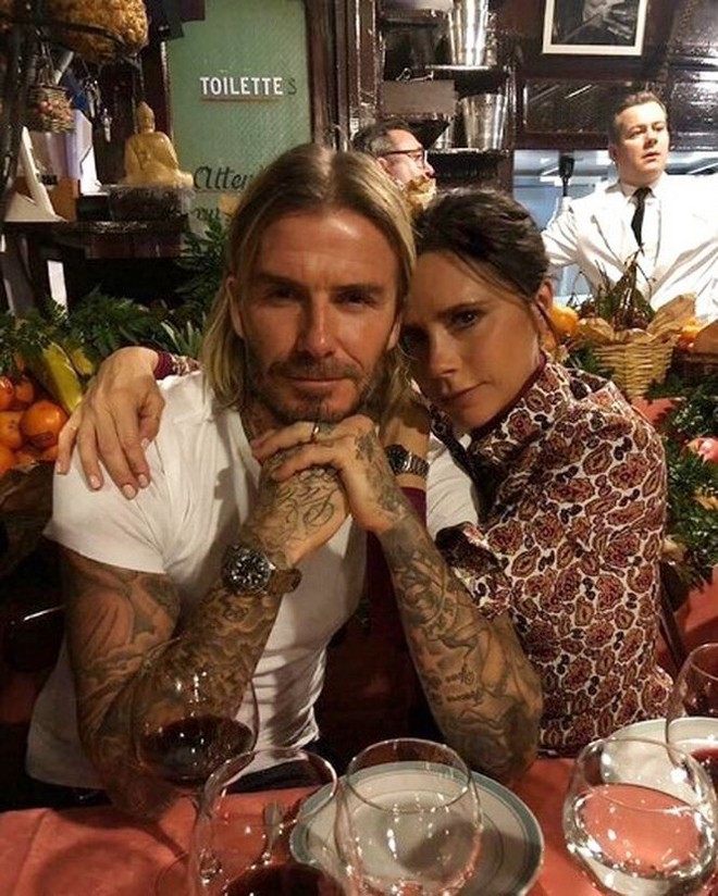 Vợ chồng nhà David Beckham trốn con hẹn hò ngọt ngào ở Paris - Ảnh 1.