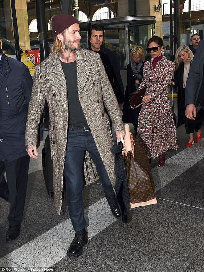 Vợ chồng nhà David Beckham trốn con hẹn hò ngọt ngào ở Paris - Ảnh 2.