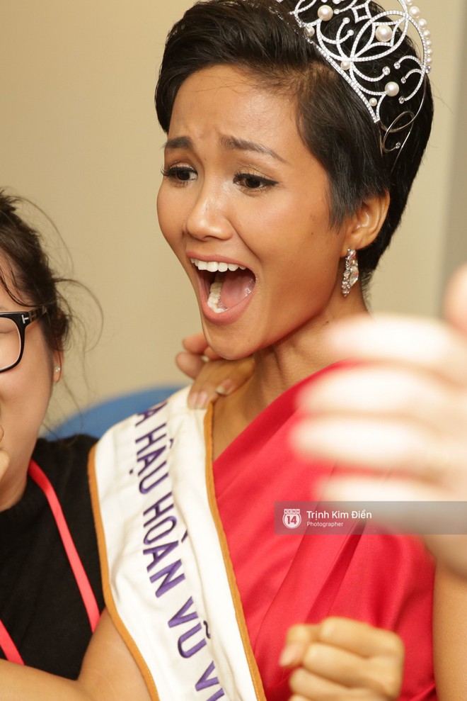 Hoa hậu HHen Niê hồi hộp, vỡ òa hạnh phúc trước chiến thắng của đội tuyển của U23 - Ảnh 17.