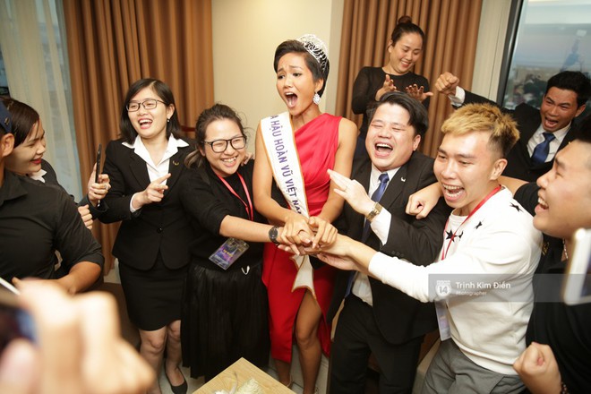 Hoa hậu HHen Niê hồi hộp, vỡ òa hạnh phúc trước chiến thắng của đội tuyển của U23 - Ảnh 20.