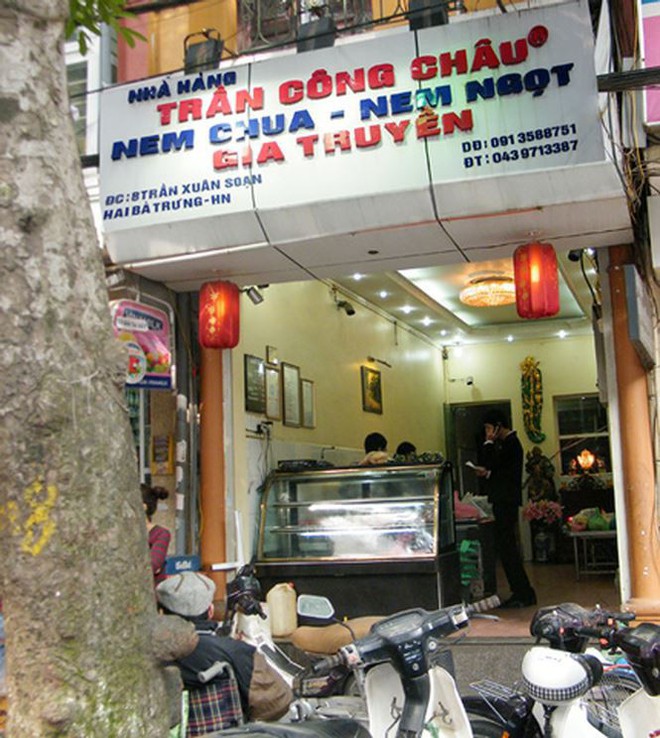 Những địa chỉ mua giò chả, bánh chưng từ thời ông bà ở Hà Nội mà Tết năm nào khách cũng xếp hàng ùn ùn - Ảnh 22.