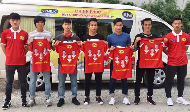 Điển trai lại còn chung thủy, Vũ Văn Thanh tuyển U23 đi đâu cũng chỉ diện 3 đôi giày này - Ảnh 3.
