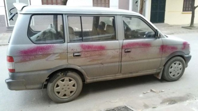 Hàng loạt xe hơi ở Hà Nội bị đối tượng lạ phun sơn trong đêm - Ảnh 4.