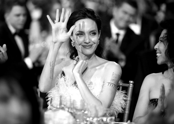 Loạt ảnh chứng minh ở tuổi 42, Angelina Jolie vẫn là báu vật nhan sắc của nước Mỹ không ai bì được - Ảnh 5.