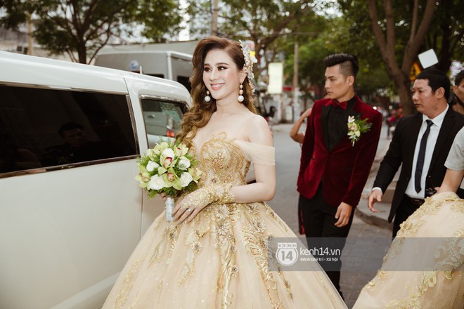 Dàn siêu xe phục vụ cho tiệc cưới của Lâm Khánh Chi và hôn phu kém 8 tuổi - Ảnh 8.