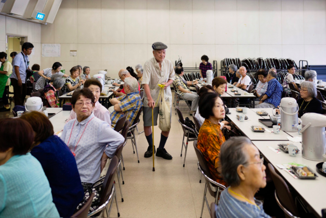 Trẻ sống 1 mình, già chết không ai nhận: Thực tế đau lòng tại Nhật Bản, một trong những quốc gia có dân số già nhất thế giới - Ảnh 4.