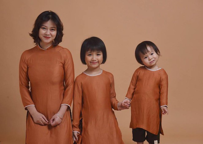 Không chỉ mỗi người lớn, nhiều hãng thiết kế Việt cũng giới thiệu tặng khá nhiều mẫu áo dài cách tân để các bé diện thật xinh xắn trong Tết này - Ảnh 21.