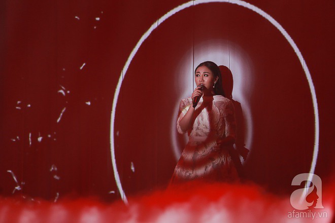 Bảo Anh hóa công chúa u sầu mang hit chục triệu view lên sân khấu - Ảnh 4.