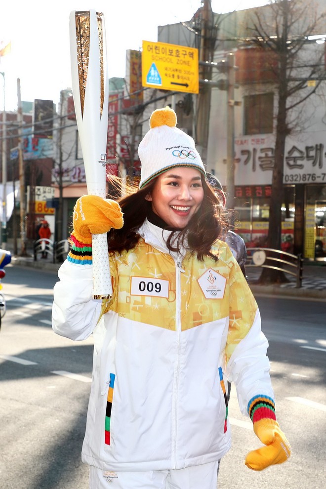 Thanh Hằng sánh đôi cùng Bình Minh tham dự lễ rước đuốc tại thế vận hội mùa đông 2018 tại Hàn Quốc - Ảnh 4.