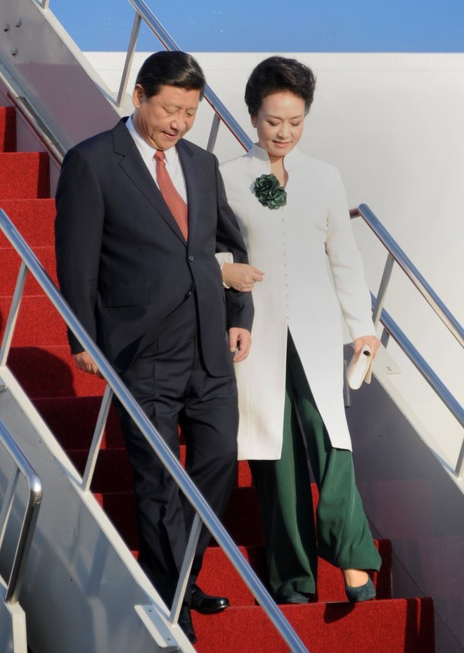 Phong cách thời trang của Phu nhân Trung Hoa cũng tinh tế, thanh lịch chẳng kém bất kỳ nhân vật Hoàng gia nào - Ảnh 10.