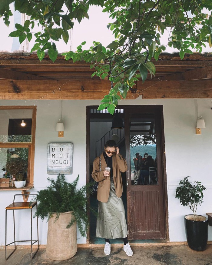 Ngắm style đi Đà Lạt của mỹ nhân Vbiz là ra được 12 set đồ cực “tây”, đủ để giúp phong cách Thu/Đông của bạn lên đời - Ảnh 3. Ngắm style đi Đà Lạt của mỹ nhân Vbiz là ra được 12 set đồ cực “tây”, đủ để giúp phong cách Thu/Đông của bạn lên đời - Ảnh 3.