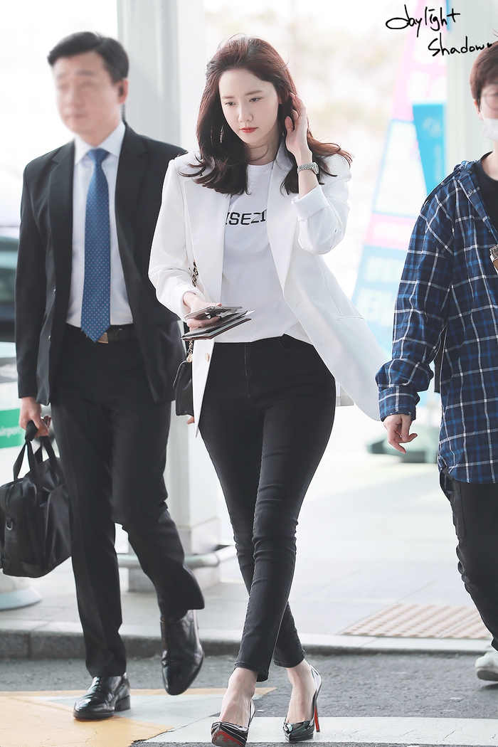 Style công sở của Yoona từ phim ra ngoài đời đều chuẩn đẹp và thanh lịch, lại đơn giản ai cũng áp dụng được - Ảnh 9. Style công sở của Yoona từ phim ra ngoài đời đều chuẩn đẹp và thanh lịch, lại đơn giản ai cũng áp dụng được - Ảnh 9.