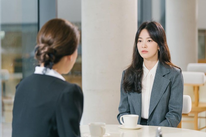 Song Hye Kyo mặc áo sơ mi trong phim mới: Đã chạm đến đỉnh cao sang xịn mịn rồi! - Ảnh 9.