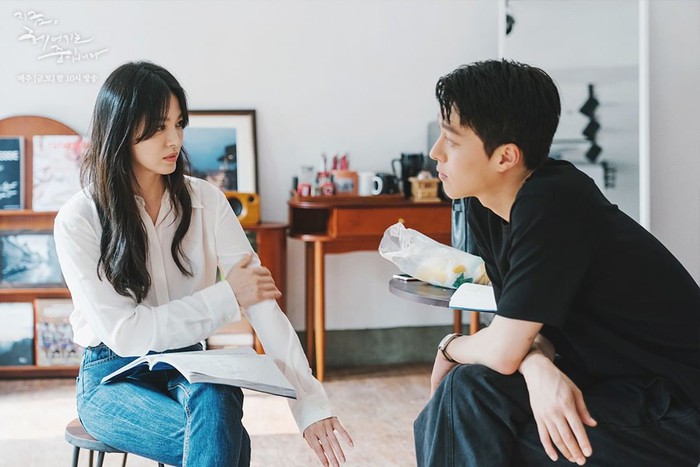 Song Hye Kyo mặc áo sơ mi trong phim mới: Đã chạm đến đỉnh cao sang xịn mịn rồi! - Ảnh 5.