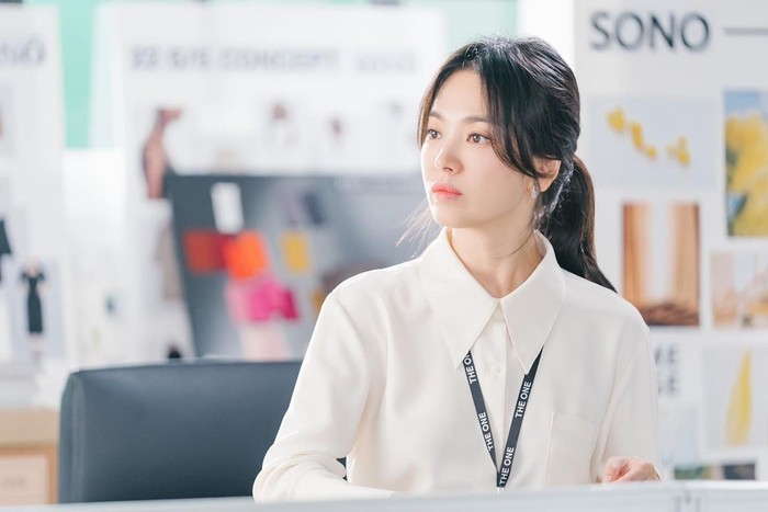 Song Hye Kyo mặc áo sơ mi trong phim mới: Đã chạm đến đỉnh cao sang xịn mịn rồi! - Ảnh 3.