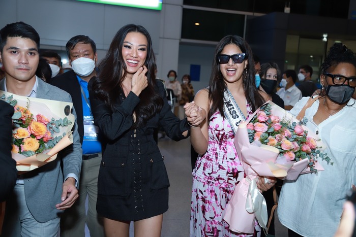 Đương kim Hoa hậu Hoàn vũ Harnaaz Kaur Sandhu đã đến Việt Nam, Á hậu Kim Duyên và fan tiếp đón nồng nhiệt - Ảnh 5.