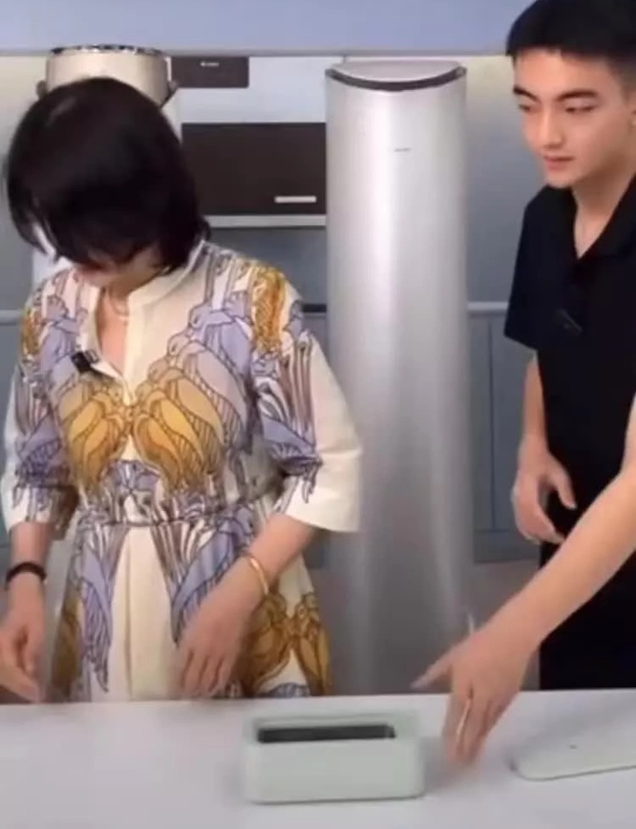 "Bà đầm thép" điện lạnh Trung Quốc giận dữ vì biểu hiện thiếu chuyên nghiệp của nữ MC trong buổi livestream giới thiệu sản phẩm mới - Ảnh 3.