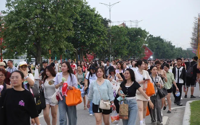 Phương Thanh trở lại sân khấu lập 2 kỷ lục quốc gia, tri ân khán giả bằng đêm nhạc 