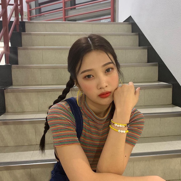 Hội idol Hàn có 1 góc cầu thang sống ảo huyền thoại, bao tấm OOTD đỉnh cao đều từ đây mà ra - Ảnh 5. Hội idol Hàn có 1 góc cầu thang sống ảo huyền thoại, bao tấm OOTD đỉnh cao đều từ đây mà ra - Ảnh 5.