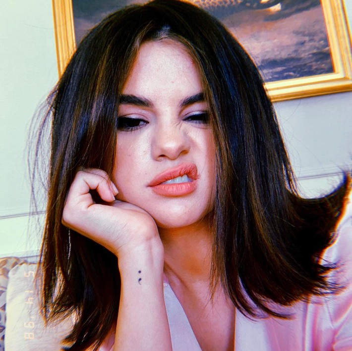 Ngắm 5 kiểu tóc đầy mê hoặc của Selena Gomez, chị em sẽ tìm thấy chân ái giúp 