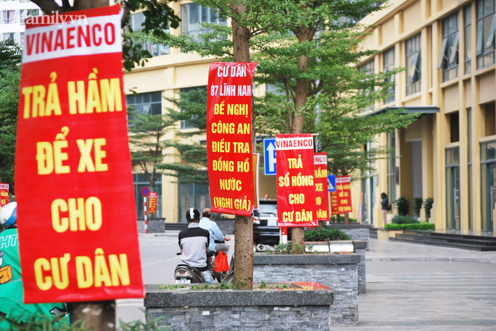 Hà Nội: Kỳ lạ chung cư cao cấp phủ kín băng rôn, chủ đầu tư không xuất hiện khiến cư dân nhắn tin cho lãnh đạo thành phố - Ảnh 7.