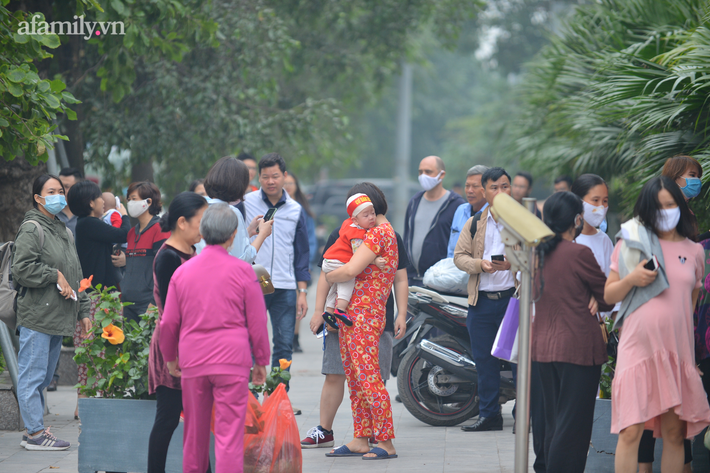 Hà Nội: Chủ đầu tư không xuất hiện, phụ nữ trẻ em mang loa công suất lớn yêu cầu đối thoại - Ảnh 8.