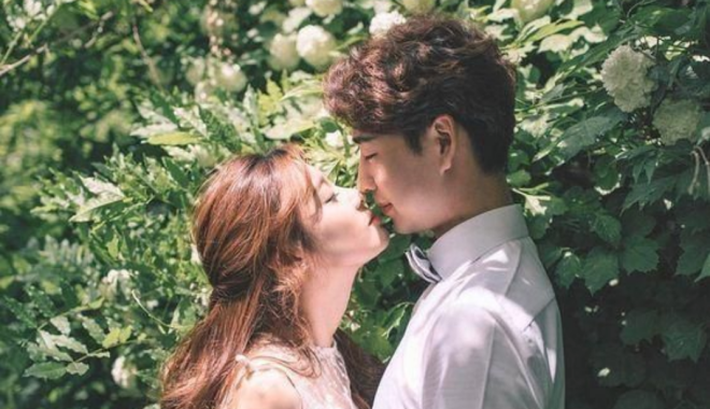 Chỉ khi yêu bạn tới mức dung túng không giới hạn thì đàn ông mới chịu đặt nụ hôn của mình xuống những 