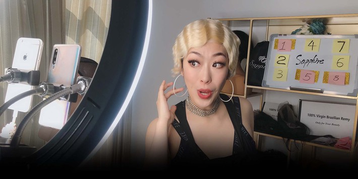 Trong khi con buôn Việt hì hục chốt đơn ảo, live-streamer Trung Quốc đã 