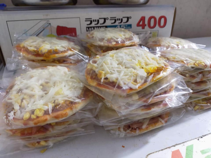 Pizza cấp đông tràn ngập chợ mạng, giá chỉ 160 ngàn đồng/10 chiếc, chủ hàng ngày bán cả 200 chiếc - Ảnh 4.