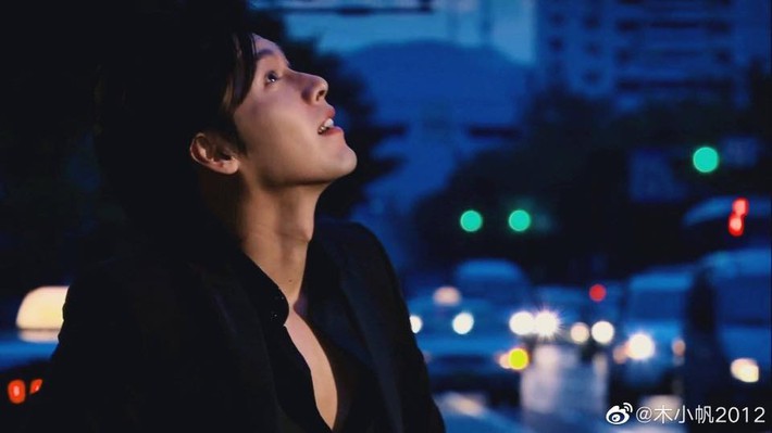Loạt ảnh tuổi 23 của Hyun Bin gây bão weibo vì sở hữu 