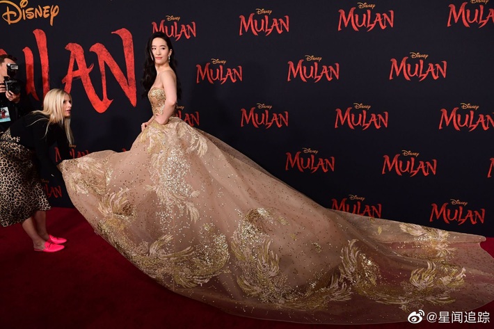 Lưu Diệc Phi chiếm sóng thảm đỏ với váy thêu phượng hoàng đồ sộ, đẳng cấp công chúa Disney đầu tiên đến từ Trung Quốc là đây chứ đâu! - Ảnh 6.