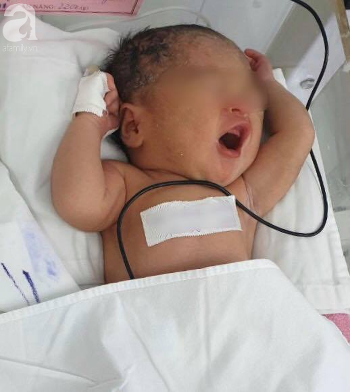 Sản phụ 21 tuổi vỡ oà đón con đầu lòng chào đời sau 4 năm cắt bỏ tử cung 