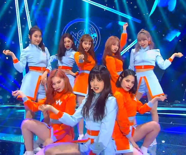 Điểm danh 17 outfit biểu diễn của hội idol bị netizen Hàn ghét cay ghét đắng, đến Black Pink cũng dính chưởng - Ảnh 8. Điểm danh 17 outfit biểu diễn của hội idol bị netizen Hàn ghét cay ghét đắng, đến Black Pink cũng dính chưởng - Ảnh 8.