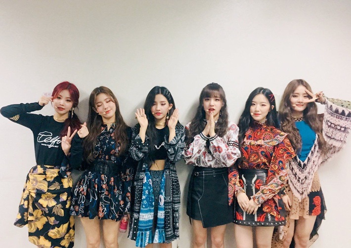 Điểm danh 17 outfit biểu diễn của hội idol bị netizen Hàn ghét cay ghét đắng, đến Black Pink cũng dính chưởng - Ảnh 2. Điểm danh 17 outfit biểu diễn của hội idol bị netizen Hàn ghét cay ghét đắng, đến Black Pink cũng dính chưởng - Ảnh 2.