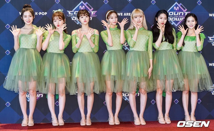 Điểm danh 17 outfit biểu diễn của hội idol bị netizen Hàn ghét cay ghét đắng, đến Black Pink cũng dính chưởng - Ảnh 6. Điểm danh 17 outfit biểu diễn của hội idol bị netizen Hàn ghét cay ghét đắng, đến Black Pink cũng dính chưởng - Ảnh 6.