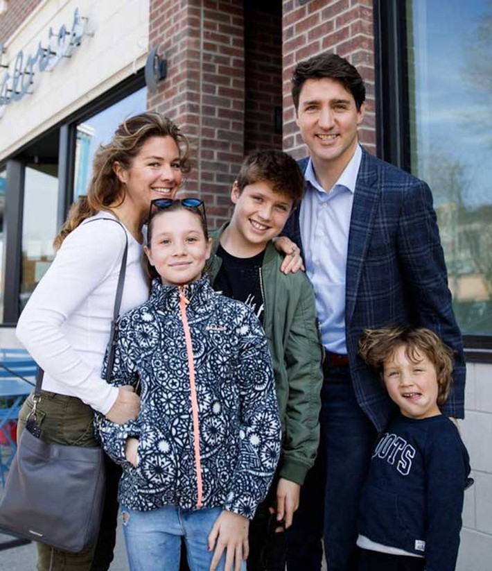 Vợ dương tính với Covid-19, Thủ tướng Canada tự cách ly tại gia, vừa điều hành đất nước vừa chăm 3 con, lau dọn nhà cửa kiêm giặt giũ - Ảnh 2.