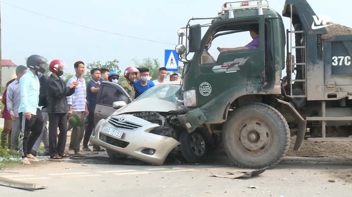 Hy hữu trên sóng Thời sự: Đang phỏng vấn người dân tại 