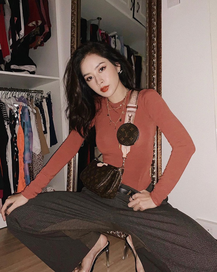 Phòng để đồ - thánh địa chụp OOTD của loạt mỹ nhân Á Âu: Vừa tiện khoe style vừa khiến thiên hạ gato với gia tài đồ hiệu - Ảnh 2. Phòng để đồ - thánh địa chụp OOTD của loạt mỹ nhân Á Âu: Vừa tiện khoe style vừa khiến thiên hạ gato với gia tài đồ hiệu - Ảnh 2.