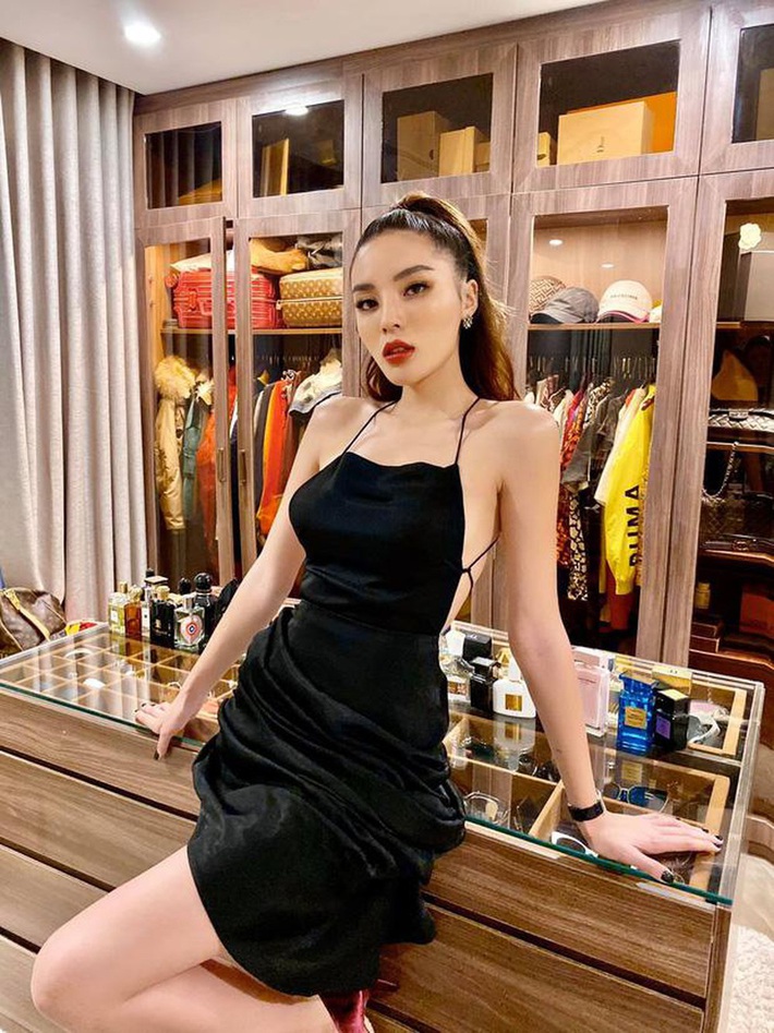 Phòng để đồ - thánh địa chụp OOTD của loạt mỹ nhân Á Âu: Vừa tiện khoe style vừa khiến thiên hạ gato với gia tài đồ hiệu - Ảnh 3. Phòng để đồ - thánh địa chụp OOTD của loạt mỹ nhân Á Âu: Vừa tiện khoe style vừa khiến thiên hạ gato với gia tài đồ hiệu - Ảnh 3.
