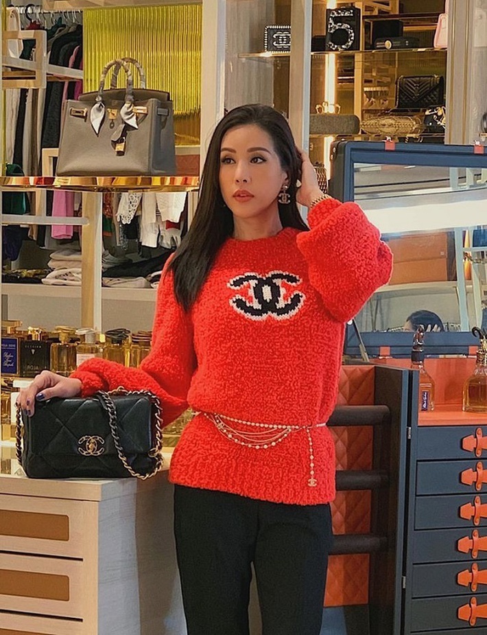 Phòng để đồ - thánh địa chụp OOTD của loạt mỹ nhân Á Âu: Vừa tiện khoe style vừa khiến thiên hạ gato với gia tài đồ hiệu - Ảnh 4. Phòng để đồ - thánh địa chụp OOTD của loạt mỹ nhân Á Âu: Vừa tiện khoe style vừa khiến thiên hạ gato với gia tài đồ hiệu - Ảnh 4.