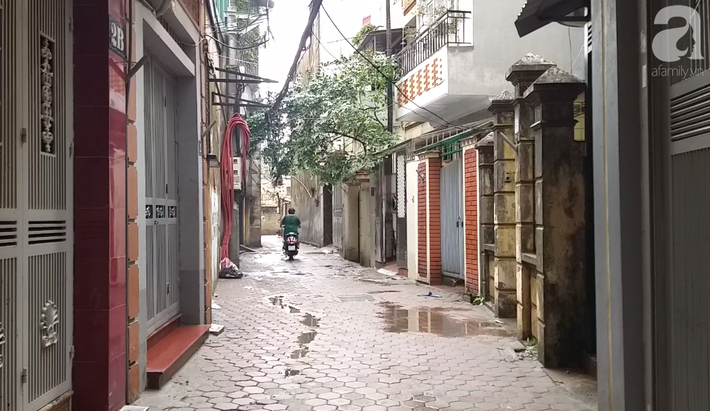 Để vào được ngôi nhà, phải đi qua con ngõ rất sâu