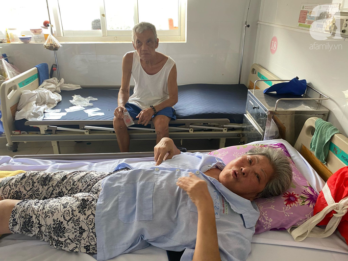 Rơi nước mắt cảnh cụ ông tai biến nuôi vợ lay lắt trên giường bệnh: “Làm ơn giúp tôi đi được để về nuôi chồng..” - Ảnh 8.