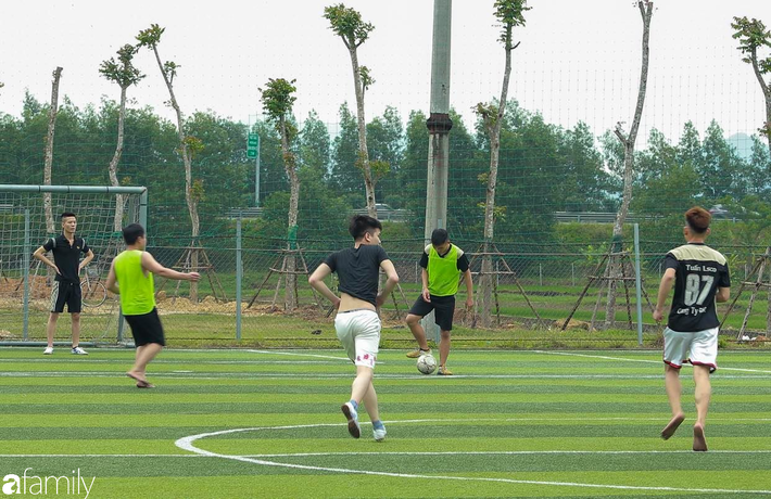 Cuộc sống bên trong xã Sơn Lôi trước giờ gỡ cách ly: Người dân thoải mái vui chơi, chợ búa nhộn nhịp trở lại - Ảnh 14.
