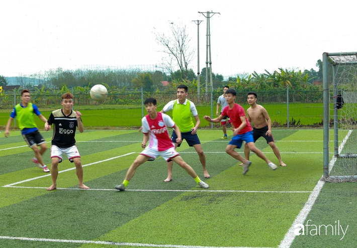 Cuộc sống bên trong xã Sơn Lôi trước giờ gỡ cách ly: Người dân thoải mái vui chơi, chợ búa nhộn nhịp trở lại - Ảnh 15.