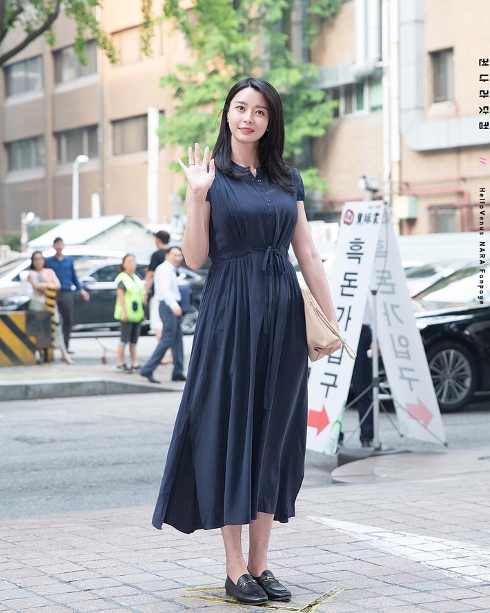 Giờ mới nhận ra, Kwon Nara của Tầng Lớp Itaewon có vòng một ngồn ngộn, trong phim diện đồ công sở che mất điểm “ăn tiền” - Ảnh 5. Giờ mới nhận ra, Kwon Nara của Tầng Lớp Itaewon có vòng một ngồn ngộn, trong phim diện đồ công sở che mất điểm “ăn tiền” - Ảnh 5.