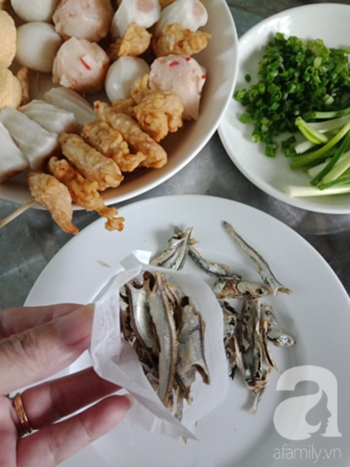 Học người Hàn cách nấu canh chả cá vừa ngon vừa đẹp đổi món cho cả nhà - Ảnh 3.
