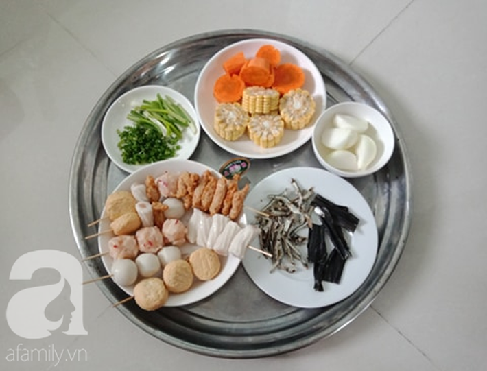 Học người Hàn cách nấu canh chả cá vừa ngon vừa đẹp đổi món cho cả nhà - Ảnh 2.