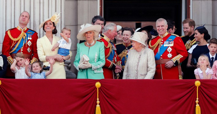 Nữ hoàng Elizabeth II: Từ vị nữ hoàng của lòng dân sống trọn một đời vì đất nước đến người vợ, người mẹ, người bà tuyệt vời của Hoàng gia Anh - Ảnh 27.