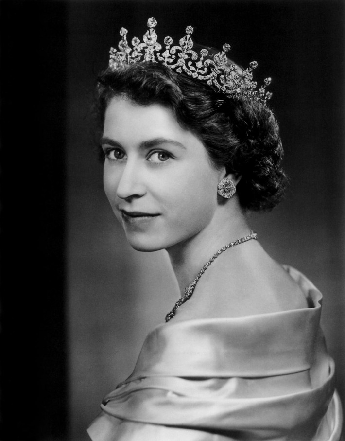 Nữ hoàng Elizabeth II: Từ vị nữ hoàng của lòng dân sống trọn một đời vì đất nước đến người vợ, người mẹ, người bà tuyệt vời của Hoàng gia Anh - Ảnh 6.