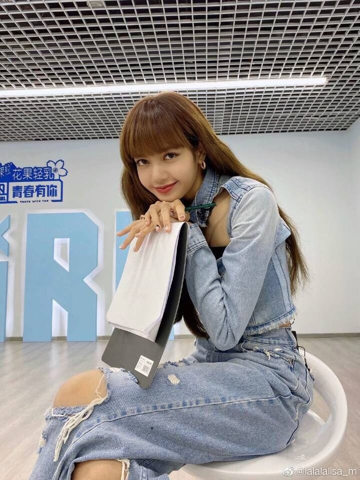 Lisa đâu chỉ làm HLV cho &quot;Thanh xuân có bạn 2&quot;, màn comeback sắp tới của Somi cũng do &quot;em út&quot; BLACKPINK làm cố vấn - Ảnh 6.